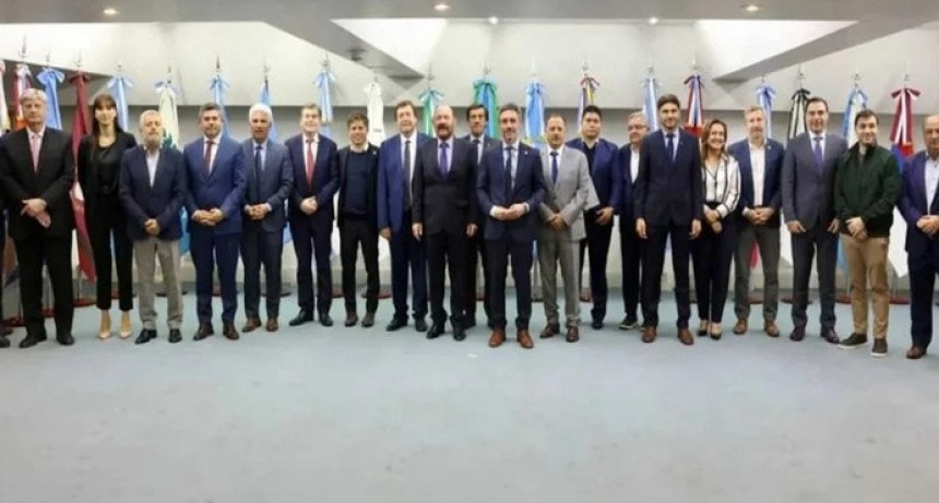 - RADIOKTUBRE INFO……..  GOBERNADORES EN DEFENSA PROPIAS  …… Por Simòn Suarez