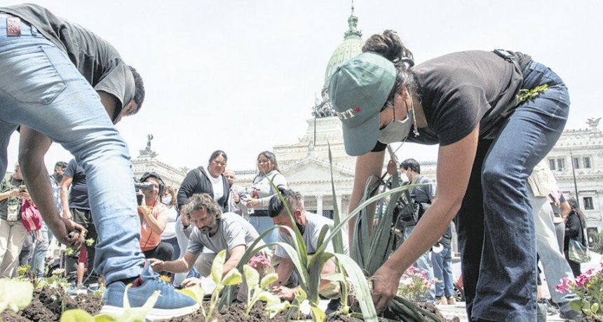 RADIOKTUBRE  INFO…-.La UTT acampa en el Congreso en reclamo de una Ley de Acceso a la Tierra-Por  SimónSuárez Ver mas…