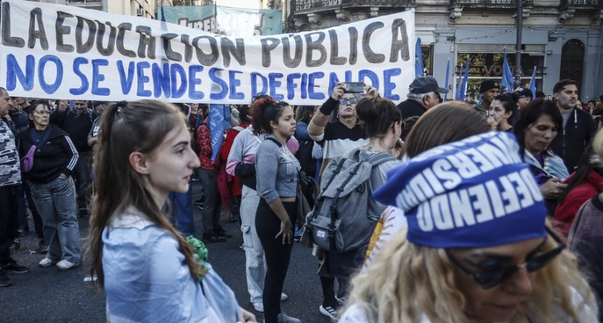 RADIOKTUBRE INFO…SE VIENE UNA NEVA MARCHA EN DEFENSA DE LAS UNIVERSIDADES...Por Simon Suarez