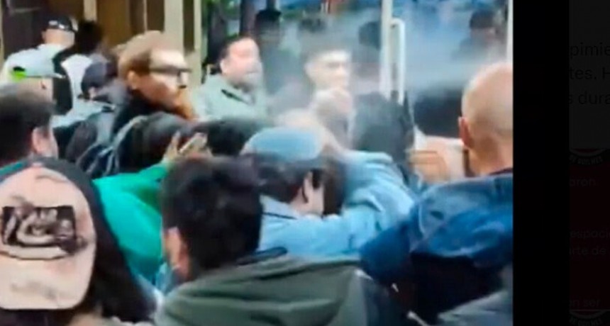 RADIOKTUBRE INFO…LA CARA DEL MILITANTE LIBERTARIO QUE ATACÓ A LOS ESTUDIANTES DE QUILMES...Por Simon Suarez