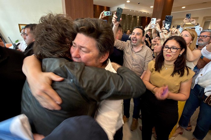 - RADIOKTUBRE INFO…….. SIGUEN LOS RECHAZOS A MILEI AHORA EN CORRIENTES   …… Por Simòn Suarez