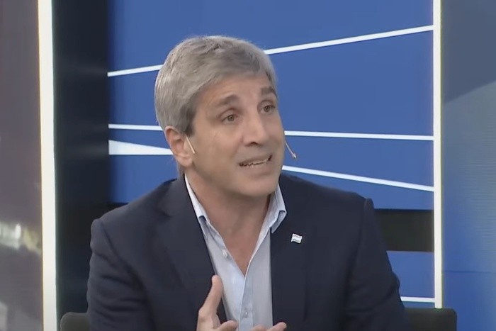 - RADIOKTUBRE INFO……..  CAPUTO REGRESÓ DE EE.UU. CON MAS DEUDAS QUE CERTEZAS.  …… Por Simòn Suarez