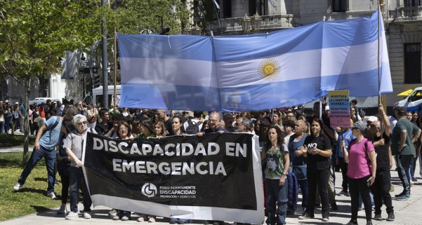 - RADIOKTUBRE INFO……..MOTOSIERRA PARA PROGRAMAS SOCIALES    …… Por Simòn Suarez