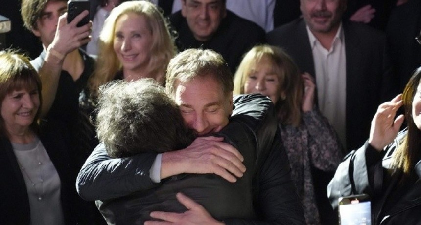 RADIOKTUBRE INFO……..  EL GOBIERNO INSISTE EN LA CANDIDATURA DE SANTILLI  …… Por Simòn Suarez