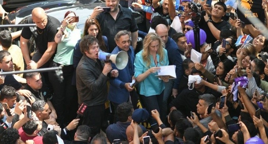 RADIO OKTUBRE INFO…… LA CAMPAÑA SE TIÑE DE VIOLENCIA  ……Por Simón Suarez