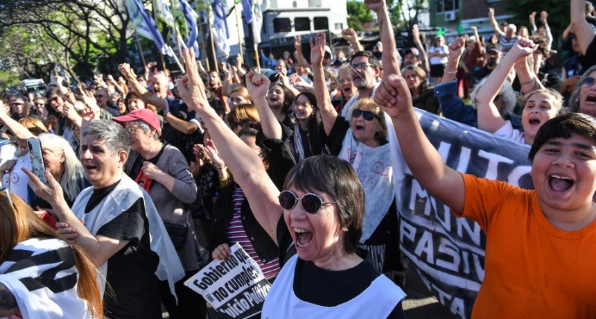 RADIO OKTUBRE INFO…… UNA CARAVANA A OLIVOS POR LOS DERECHOS ATODOS  ……Por Simón Suarez