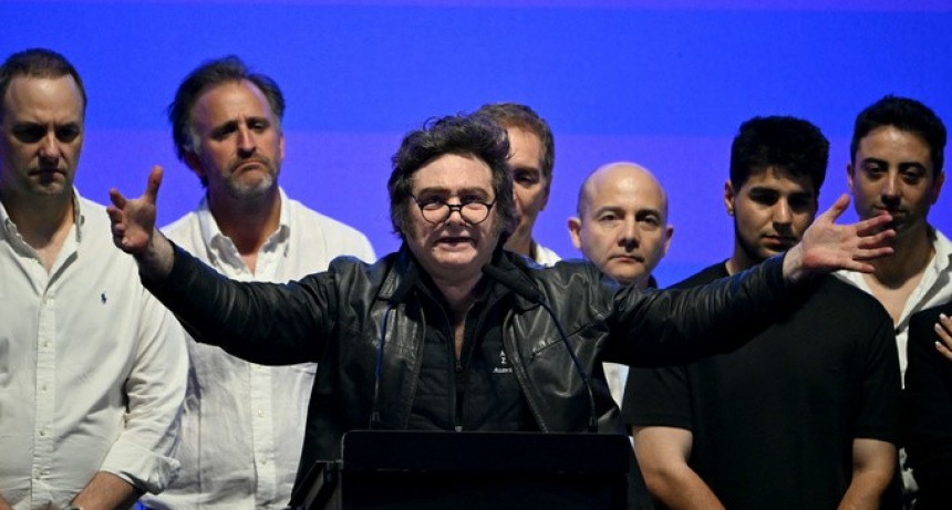 - RADIOKTUBRE INFO……..  MILEI CERRÓ EN ROSARIO  …… Por Simòn Suarez