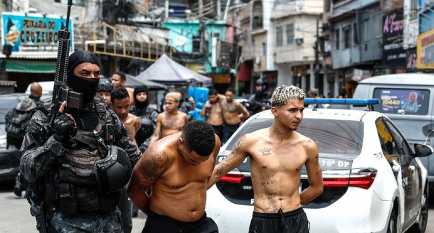 RADIOKTUBRE INFO …BRASIL: COMO FUÉ Y QUE DEJÓ EL ENGRENTAMIENTO ENTRE POLICIAS Y NARCOS……Por Simón Suarez