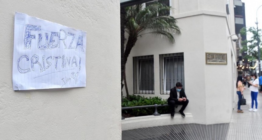 RADIOKTUBRE  INFO…-Cristina Fernández de Kirchner fue dada de alta y agradeció al personal del sanatorio-Por  SimónSuárez Ver mas…