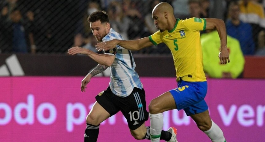 RADIOKTUBRE  INFO…- Argentina se metió en Qatar 2022 tras igualar con Brasil y gracias a la derrota de Chile -Por  SimónSuárez Ver mas…