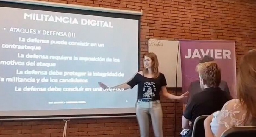 RADIOKTUBRE INFO..- Una asesora del partido de Javier Milei da clases sobre cómo insultar a Ofelia Fernández  -Por Simón Suarez..Ver mas..	