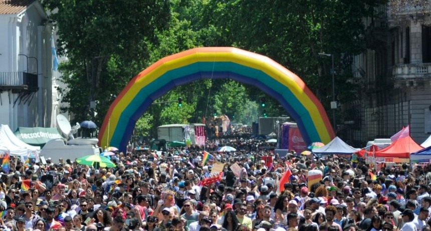 RADIOKTUBRE INFO..-  Marcha del Orgullo LGBTIQ+: Que el odio esté en el clóset y el amor, en la calle -Por Simón Suarez..Ver mas..