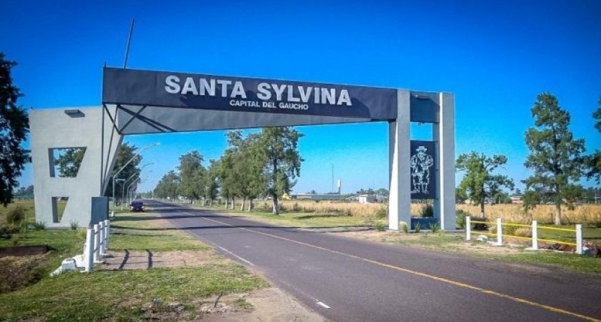 RADIOKTUBRE INFO..-  Santa Sylvina: el gobierno avanza entre otras obras, al aire libre para la comunidad -Por Simón Suarez..Ver mas..	
