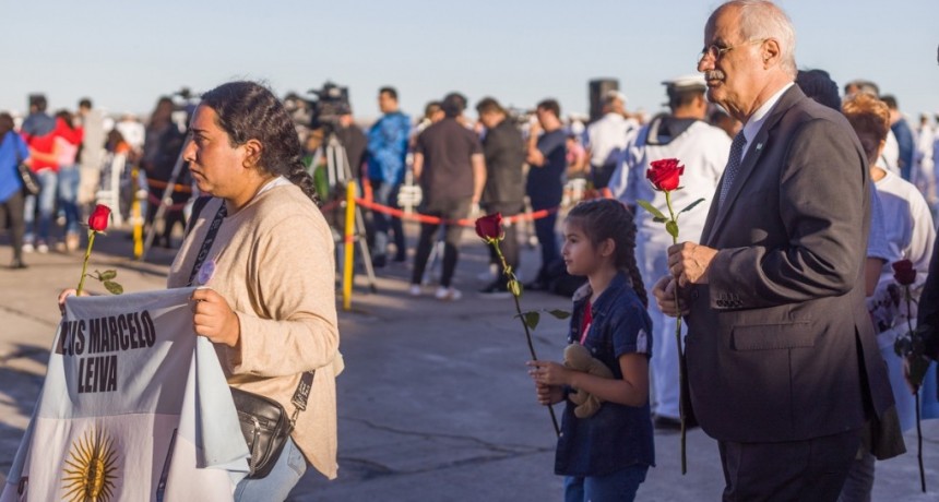 RADIOKTUBRE INFO..-  Taiana encabezó en Mar del Plata el homenaje a tripulantes del ARA San Juan: pidió 