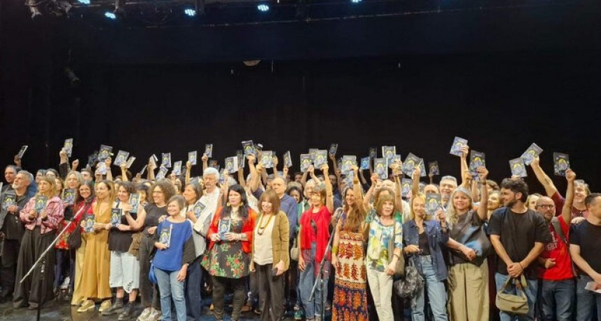 RADIOKTUBRE INFO…  LOS LIBROS COMO BANDERA..Por Simon Suarez