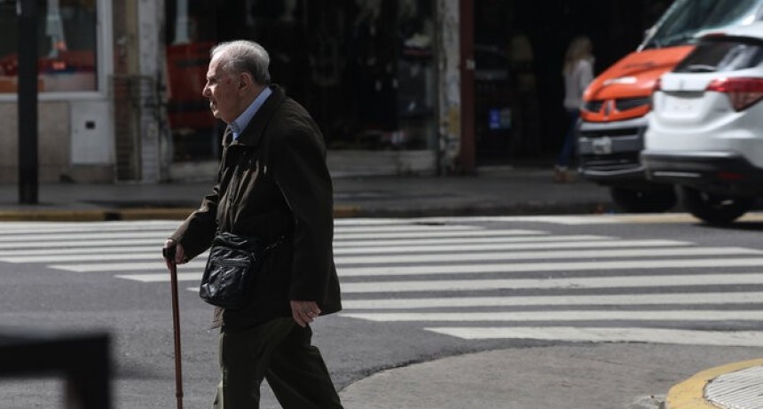 RADIOKTUBRE INFO…MILEI CORTA CRÉDITOS A JUBILADOS..Por Simon Suarez