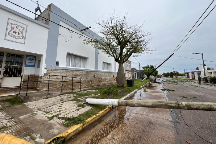 - RADIOKTUBRE INFO…….. UNA TORMENTA SACUDIÓ EL CENTRO DE LA PROVINCIA DE BUENOS AIRES …… Por Simòn Suarez