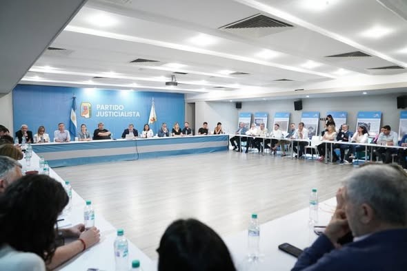 - RADIOKTUBRE INFO…….. EL P.J. SE REUNE EN CAPITAL FEDERAL   …… Por Simòn Suarez