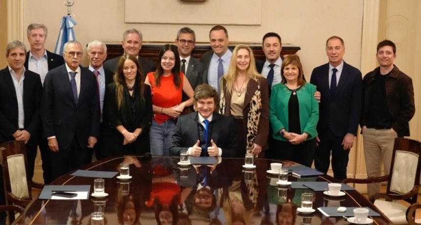 - RADIOKTUBRE INFO…….. GABINETE RECICLADO PARA LAS REFORMAS   …… Por Simòn Suarez