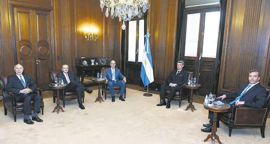 RADIOKTUBRE INFO..-EL MINISTRO DE JUSTICA MARTIN SORIA ESTUVO CON JUECES DE LA CORTE -Por Simón Suarez..Ver mas