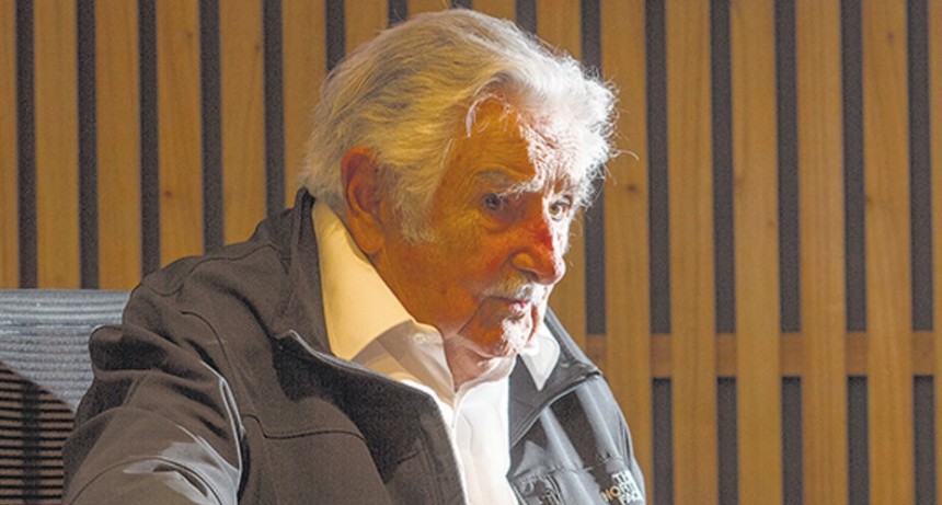 RADIOKTUBRE INFO..-Pepe Mujica: “El FMI debe tomar conciencia de que metió la pata hasta el cuadril