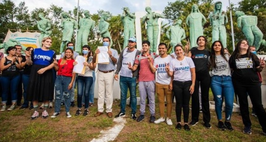 RADIOKTUBRE INFO..-Capitanich: ”Este mundo lo vamos a cambiar con memoria, verdad, justicia y conciencia social” -Por Simón Suarez..Ver mas	