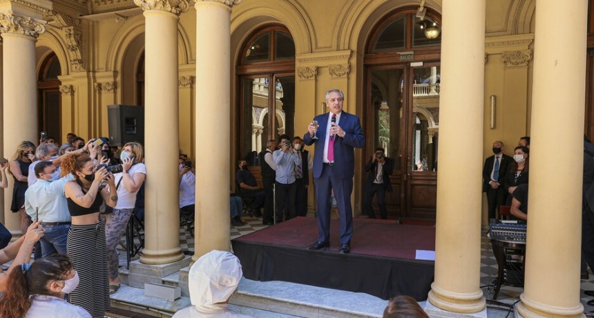RADIOKTUBRE INFO..- Informe del FMI: Las coincidencias y las críticas del Gobierno-Por Simón Suarez..Ver mas