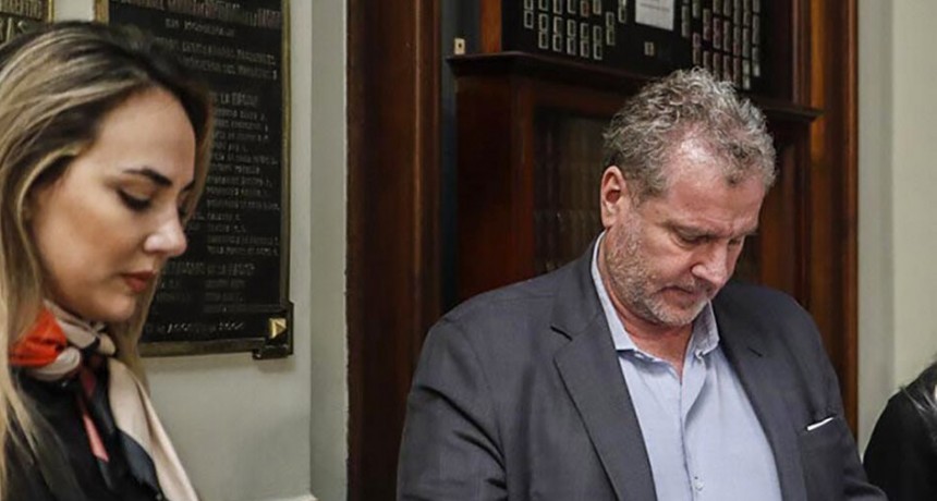 RADIOKTUBRE INFO..- Las insólitas facturas de Gerardo Milman, sospechas de dádivas y algo más  -Por Simón Suarez..Ver mas..