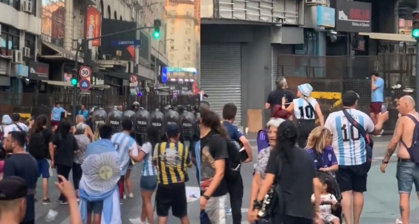 RADIOKTUBRE INFO..-  Repudio a la represion de la policía porteña durante los festejos en el obelisco -Por Simón Suarez..Ver mas..	