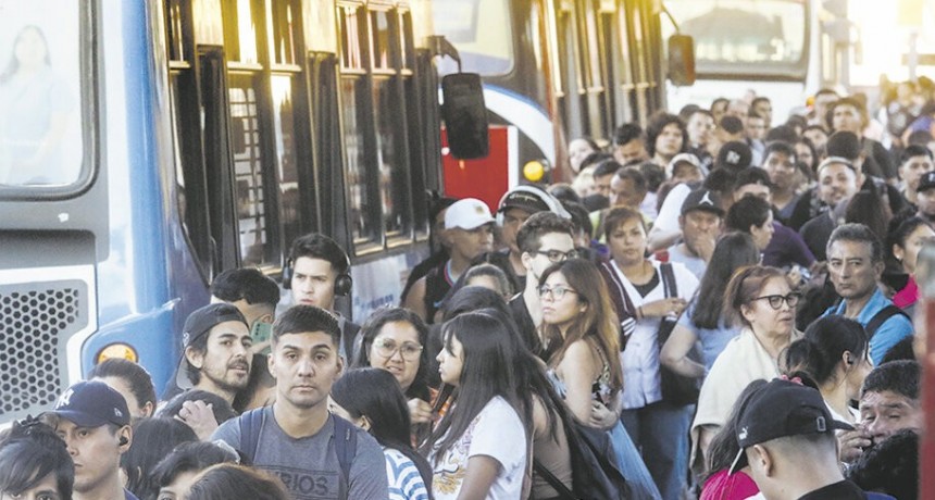 RADIOKTUBRE INFO….  VIAJAR SIEMPRE FUE UNA ODISEA Y PRONTO SERÀ MAS CARO  ….Por Simòn Suàrez