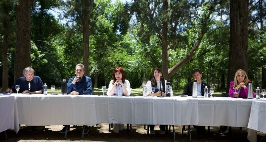 RADIOKTUBRE INFO…….. TRAS CUATRO HORAS TERMINÒ LA CUMBRE CRISTINA,AXEL Y MASA   …… Por Simòn Suarez