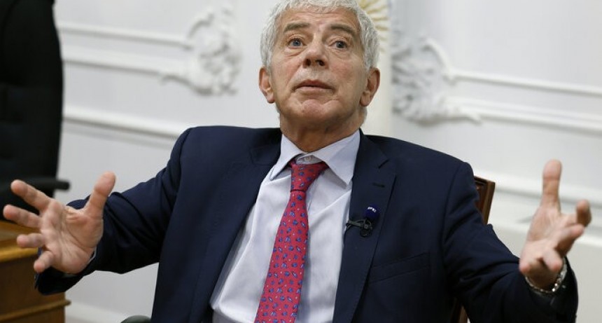 RADIOKTUBRE INFO……..  EL CURRO DE DESPEDIR Y DESARMAR MINISTERIOS.  …… Por Simòn Suarez