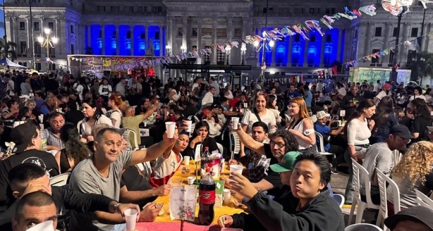 RADIOKTUBRE INFO…….. UN ABRAZO COLECTIVO PARA QUE NADIE PASE SOLO LA NAVIDAD   …… Por Simòn Suarez