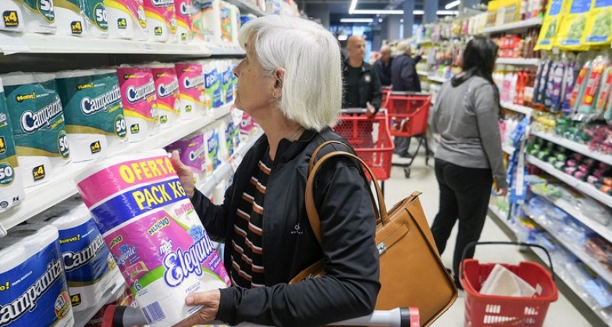 RADIOKTUBRE INFO……..   El consumo no repunta y las ventas en supermercados del Chaco cayeron 23,1% en octubre …… Por Simòn Suarez