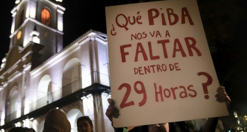RADIOKTUBRE INFO……..ADORNI UNA FÀBRICA DE MENTIRAS    …… Por Simòn Suarez