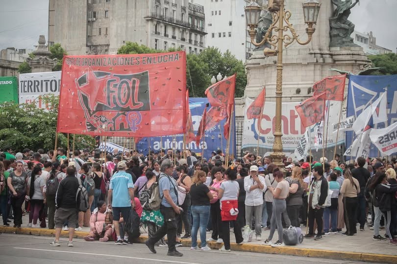 - RADIOKTUBRE INFO…….. LARGA JORNADA DE PROTESTA CONTRA LA REFORMA LABORAL …… Por Simòn Suarez