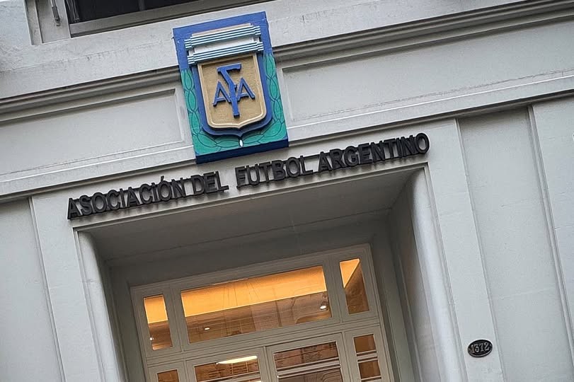 - RADIOKTUBRE INFO…….. EL GOBIERNO QUIERE PRIVATIZAR EL FUTBOL …… Por Simòn Suarez