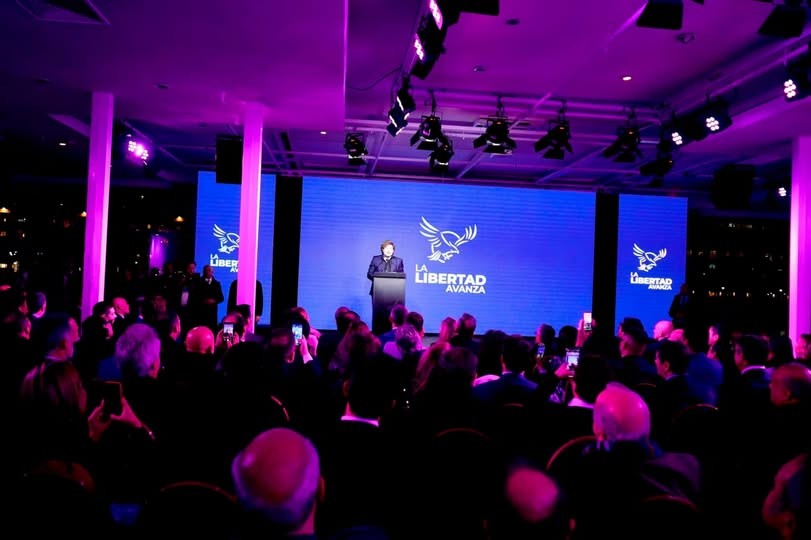 - RADIOKTUBRE INFO…….. LOS FINANCISTAS DE MILEI …… Por Simòn Suarez