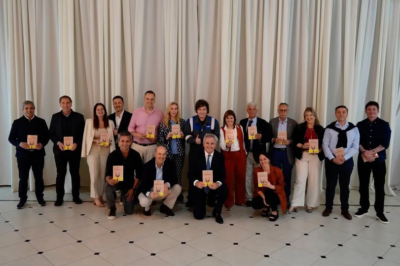 - RADIOKTUBRE INFO……..   AL CAPONE TIENE QUIEN LE ESCRIBA …… Por Simòn Suarez