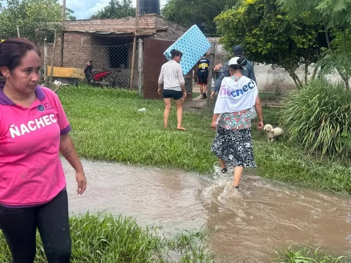 - RADIOKTUBRE INFO…….. FAMILIAS INUNDADAS DE LAS GACITAS SON ASISTIDAS …… Por Simòn Suarez