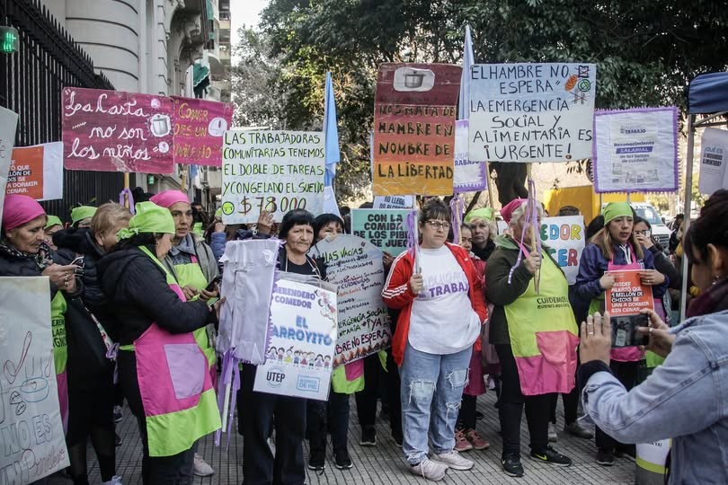 - RADIOKTUBRE INFO……..  El Gobierno pone a prueba los “vouchers” con los que amenaza reemplazar a los planes sociales  …… Por Simòn Suarez.