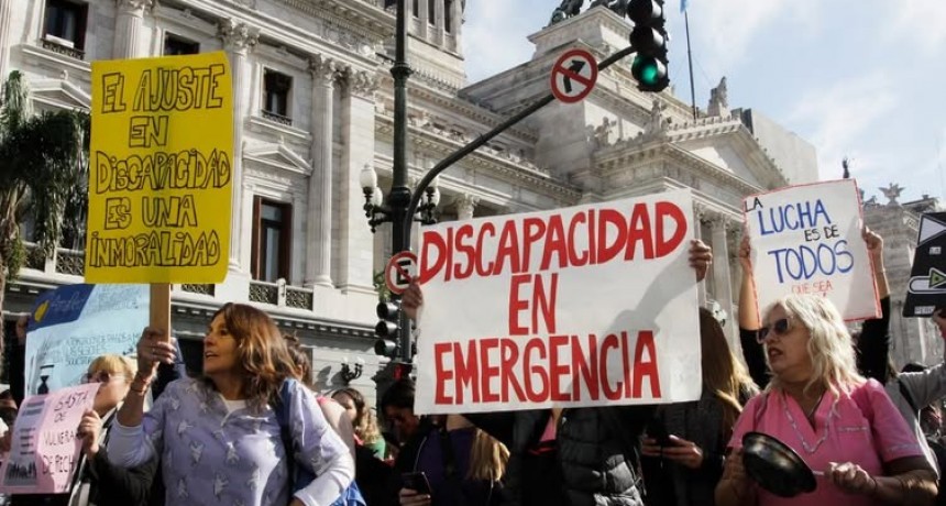 - RADIOKTUBRE INFO……..  EN SU DÍA LAS PERSONAS CON DISCAPACIDAD MARCHAN CONTRA MILEI  …… Por Simòn Suarez