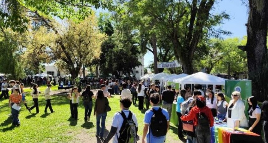 - RADIOKTUBRE INFO…….. Últimos días de inscripción para estudiar en la UNNE en 2026   …… Por Simòn Suarez