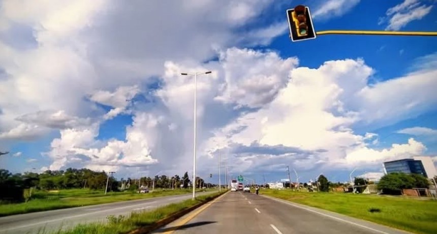 - RADIOKTUBRE INFO…….. EN RESISTENCIA CHACO LA TÉRMICA ESCALÓ LOS 42,4°   …… Por Simòn Suarez