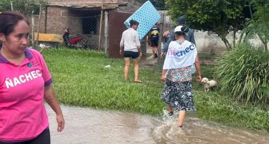 - RADIOKTUBRE INFO…….. FAMILIAS INUNDADAS DE LAS GACITAS SON ASISTIDAS    …… Por Simòn Suarez