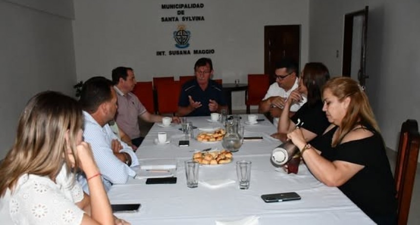 - RADIOKTUBRE INFO…….. REUNIÓN DEL INTENDENTE DIEGO CALDERON CON PASTORES EVANGÉLICOS   …… Por Simòn Suarez.