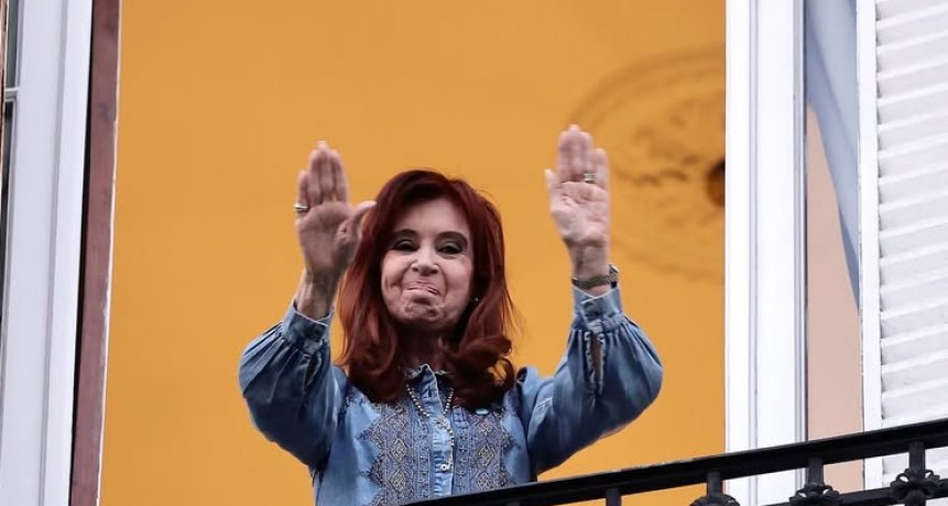 - RADIOKTUBRE INFO…….. CRISTINA PRESENTA UNA 